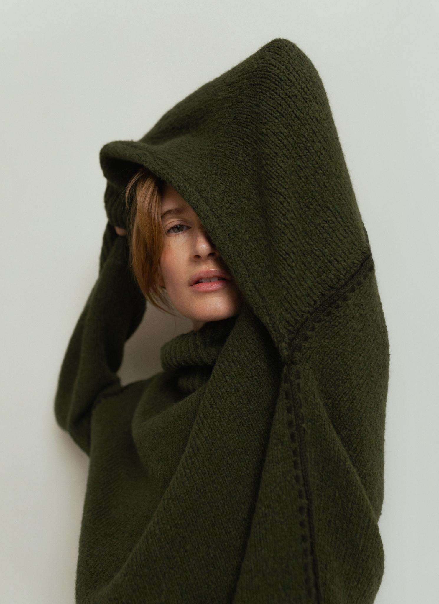 Ari Turtle Neck Sweater | USA